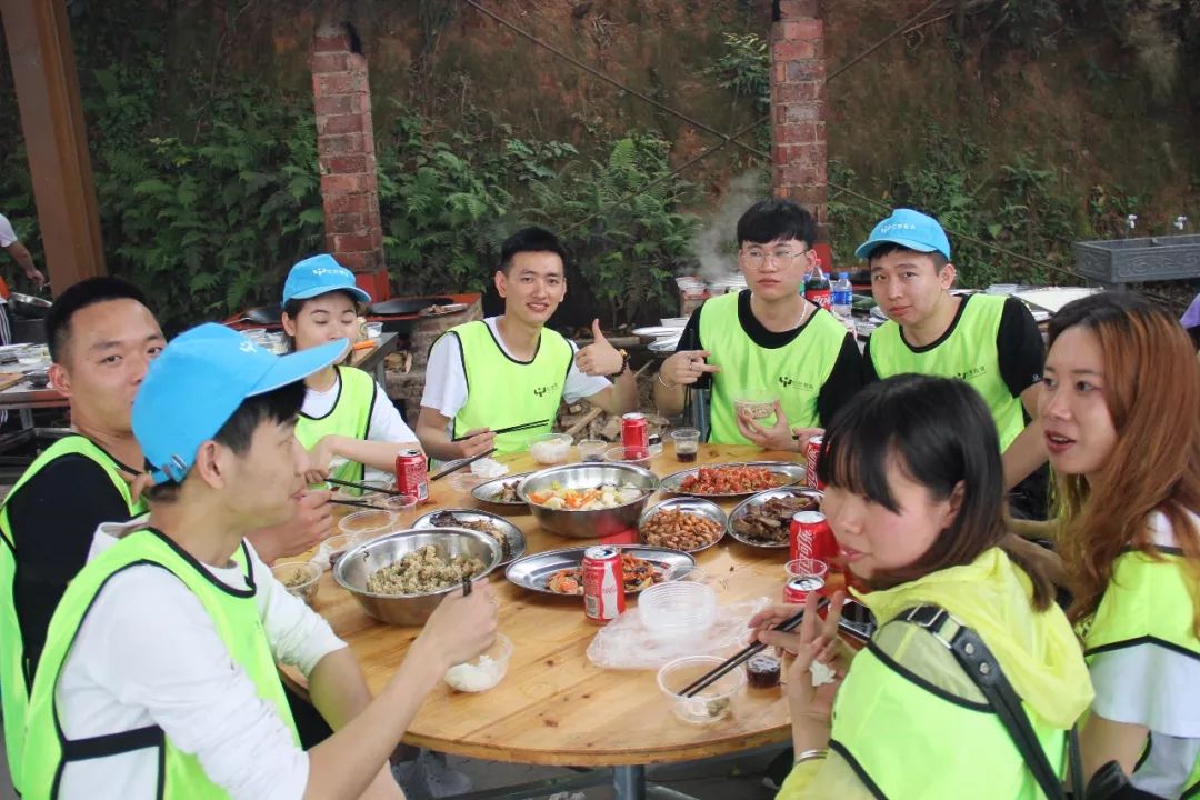 快快網(wǎng)絡(luò)團(tuán)建拓展活動(dòng)之午間野炊