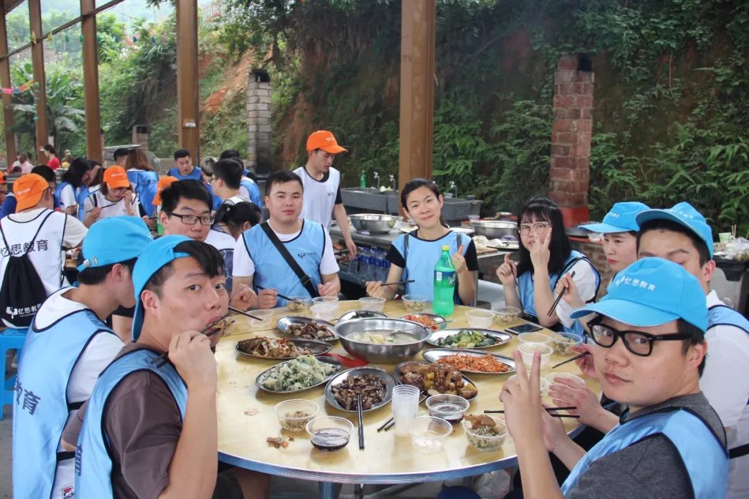 快快網(wǎng)絡(luò)團(tuán)建拓展活動(dòng)之午間野炊