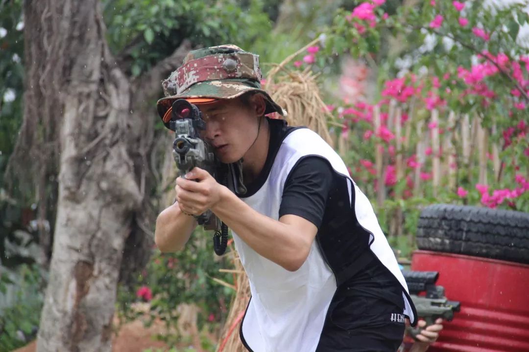 快快網(wǎng)絡(luò)團(tuán)建拓展活動(dòng)之真人CS