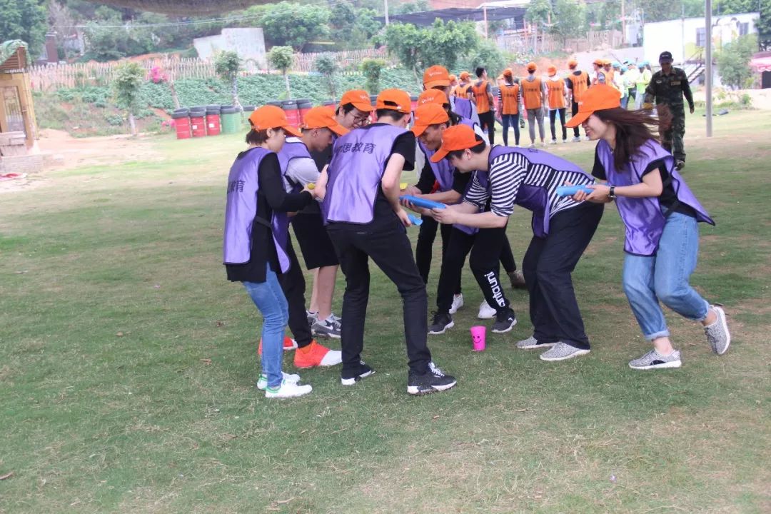 快快網(wǎng)絡(luò)團(tuán)建拓展活動(dòng)之齊心協(xié)力