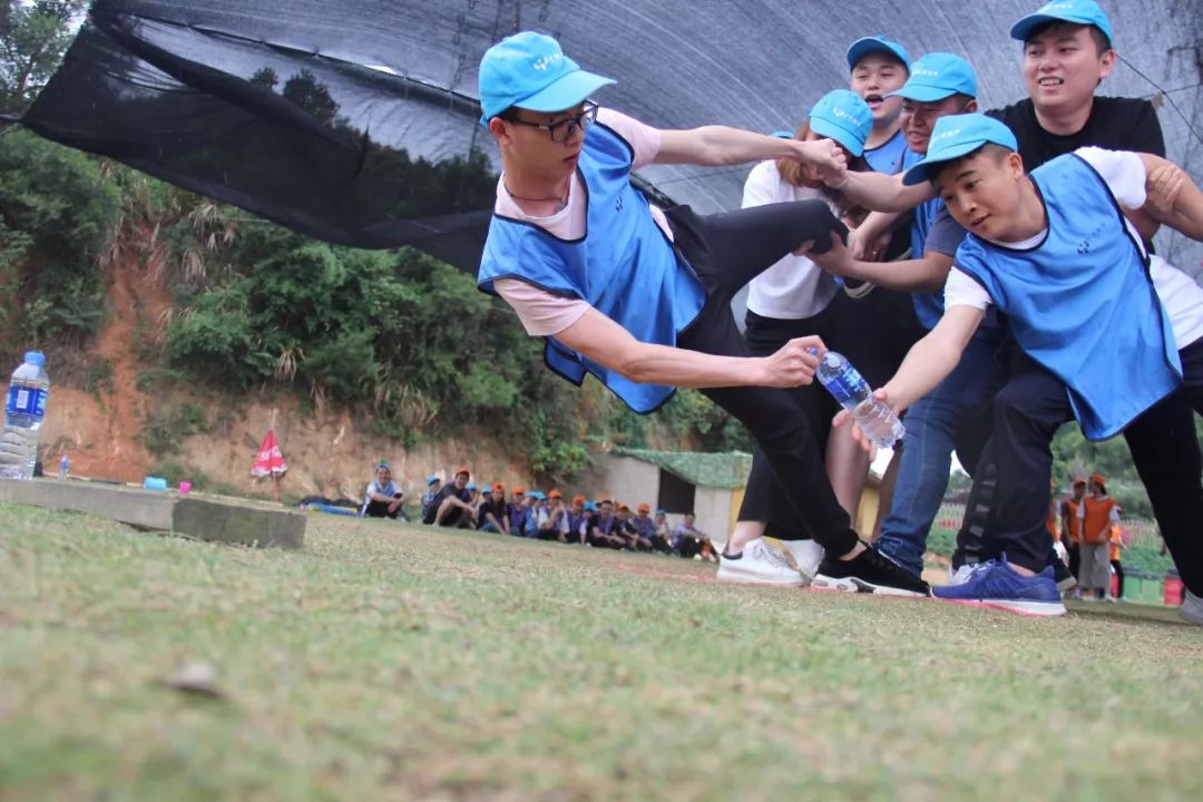 快快網(wǎng)絡(luò)團(tuán)建拓展活動(dòng)之齊心協(xié)力