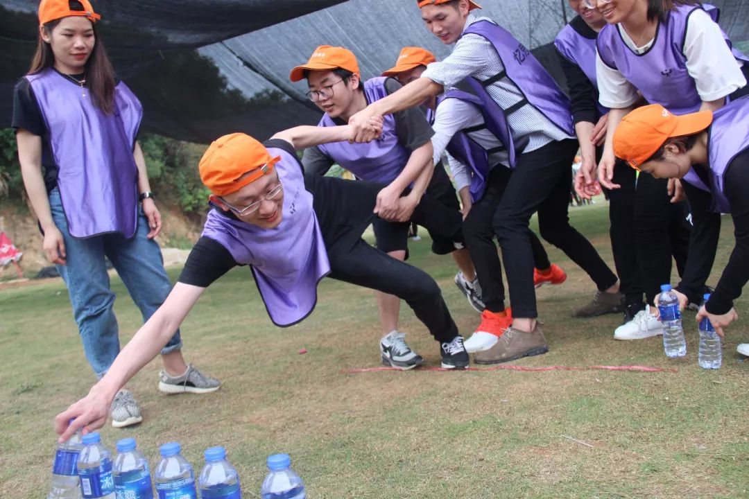 快快網(wǎng)絡(luò)團(tuán)建拓展活動(dòng)之齊心協(xié)力